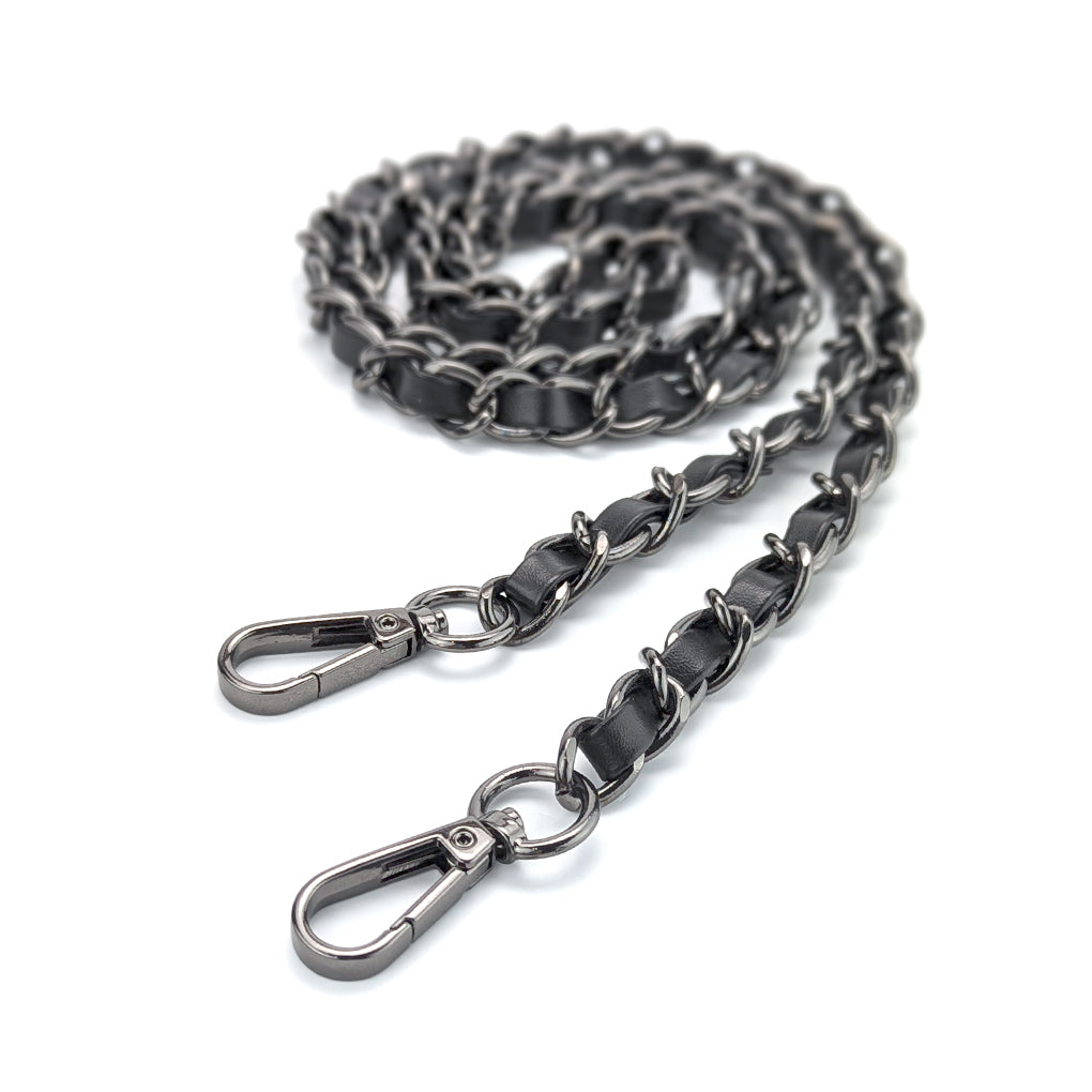 Chaînette argent brossé longue avec cuirette (à mousquetons)
