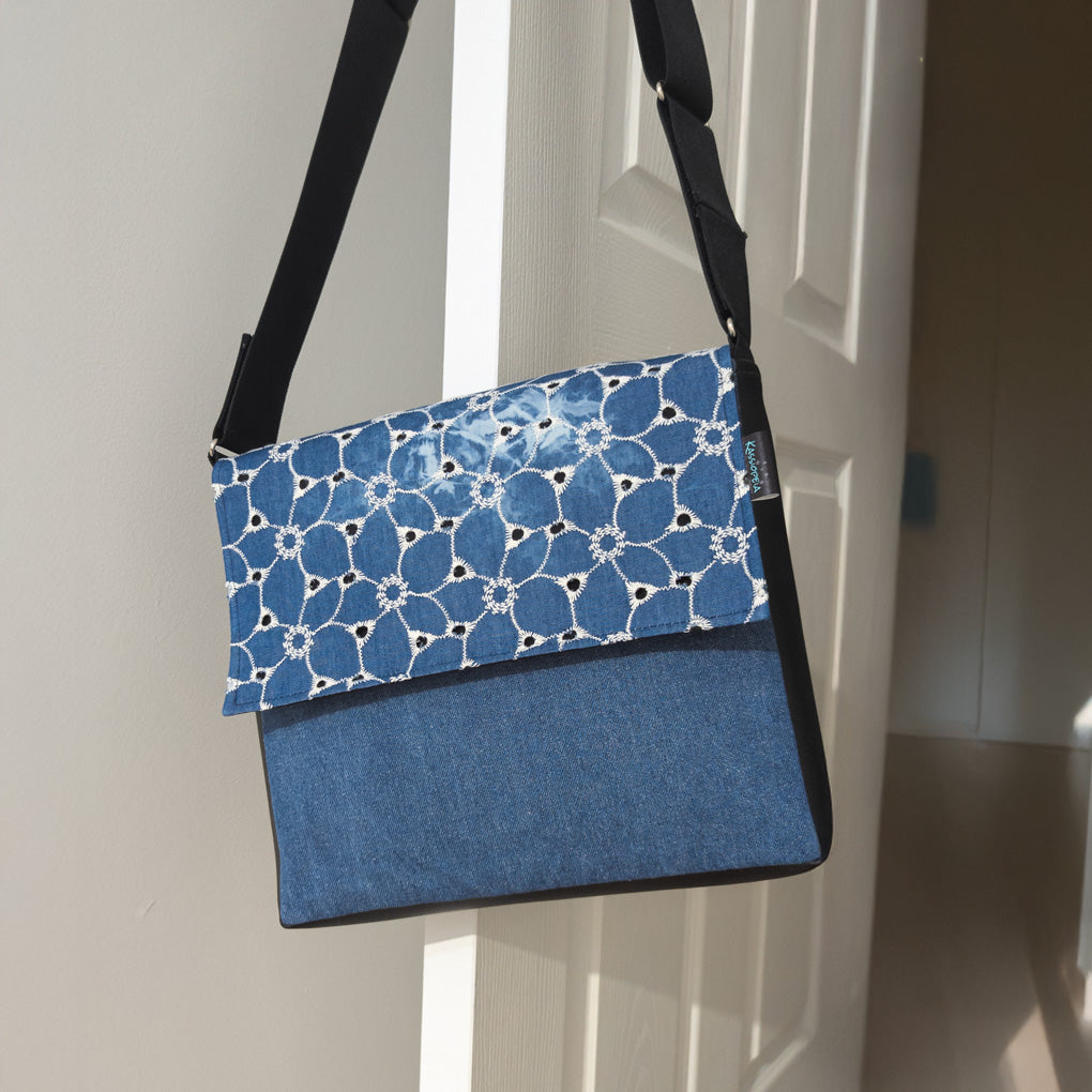 Rabat Broderie indigo 8"
