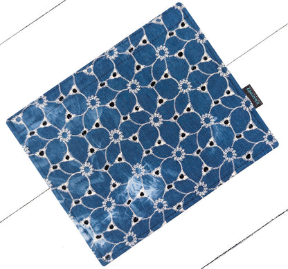 Rabat Broderie indigo 8"