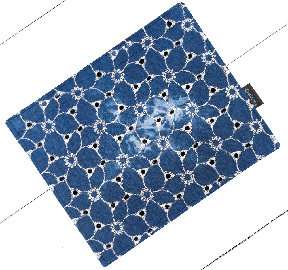 Rabat Broderie indigo 8"