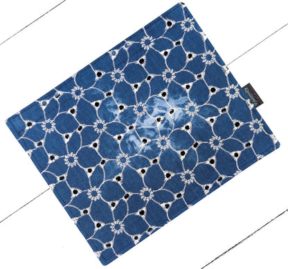 Rabat Broderie indigo 8"